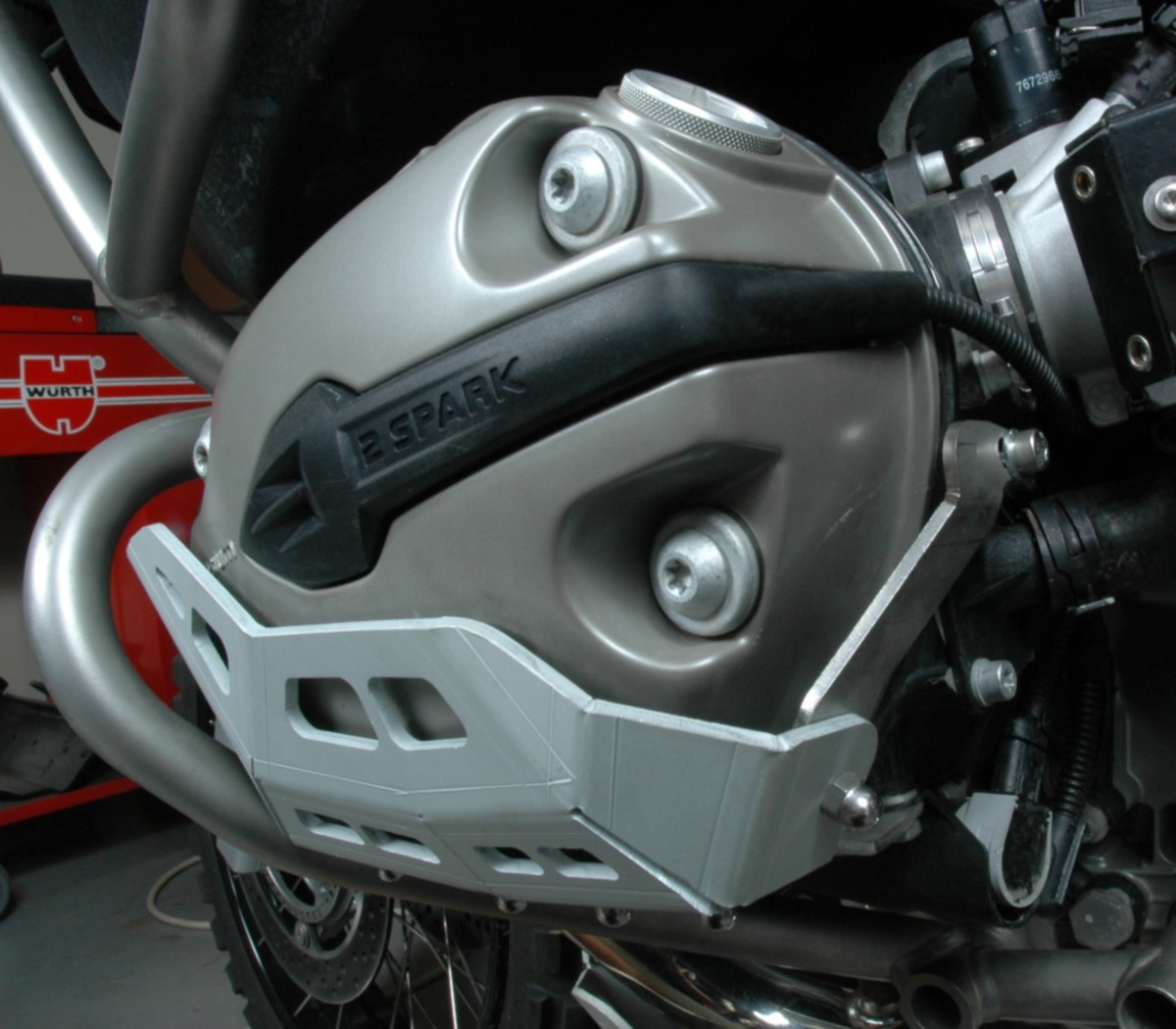 BMW Cylinder Protector SOHC (Set) - Silver - Image 5