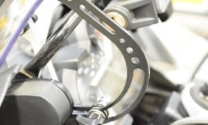 A090720 - BMW Screen Stabilizer